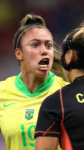 Medalhistas Mayra Aguiar e Daniel Cargnin voltam a Porto Alegre e desfilam  em carro aberto