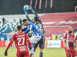 Moldovenii au deschis scorul in minutul 22, cand nicandro breeveld a punctat excelent cu o lovitura de cap dupa un corner. Avantaj Pentru Dinamo In Meciul Cu Poli Iasi SituaÅ£ia Prin Care Trec Moldovenii Inaintea Jocului Din Copou