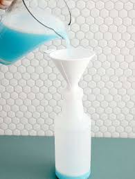 Puissant Et Super Efficace Le Detachant Maison Avec Seulement 4 Ingredients Detachants Faits Maison Produits De Nettoyage Naturels Trucs Et Astuces Maison