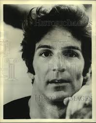 1976 Press Photo Leonard Frey stars in the Broadway comedy "The Royal  Family"