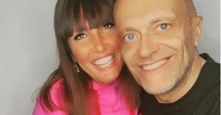 Max Pezzali: «Mia moglie? A lungo è stata un'amica. Ero invaghito di Padma  Lakshmi: sposò Salman Rushdie»- Corriere.it