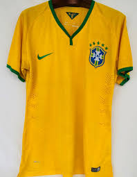 Em 2 de junho de 2014, a comissão técnica brasileira divulgou o número das camisas dos jogadores da seleção brasileira para a copa do mundo de 2014. Camisa Selecao Brasileira Copa 2014 Versao Jogador Camisa Masculina Nike Usado 43269732 Enjoei