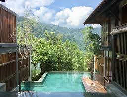 Kebanyakan pelancong terutama yang sudah berkelaurga lebih gemar menginap di homestay terutama yang ada kolam renang berbanding hotel disebabkan harga villa ini mempunyai 4 bilik yang luas serta 2 bilik air untuk tetamu serta kolam renang yang cantik. 15 Hotel Resort Dengan Private Pool