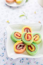Bolu gulung kukus motif batik yang enak dan lembut dapat anda jadikan sebagai inspirasi memulai bisnis kue dan kuliner sahabat recipers. Bolu Gulung Rainbow Gone Wrong Article 183 191 Chan 7704275 Rssing Com