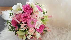 Lasst euch von unserer großen bildergalerie mit tollen beispielen und kreativen ideen inspirieren! Wunderschoner Brautstrauss In Rosa Und Weiss Mit Rosen Christrosen Ranunkeln Www Blumenwerkstatt Biz Brautstrauss Blumenstrauss Hochzeit Brautstrausse