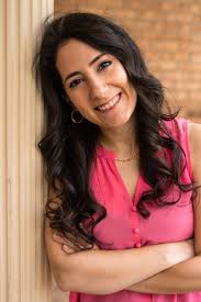 Anyone else think Anna was being unreasonable when talking with Lorelai  after Aprils party? Anna tells Lorelai April meets no man she dates until  she's ready to get married, Lorelai tells her