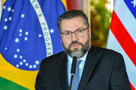 Na entrevista, o ministro das finanças falou sobre vários assuntos referentes ao caminho do orçamento do país para os próximos anos. Choldraboldra Fevereiro 2019