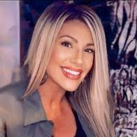 Stephanie Mendonca's Instagram, Twitter & Facebook