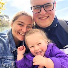 Hi all, Can anyone recommend a local hairdresser that isn't too expensive  please? I have long hair but generally just go for a trim and slight  feathering in the front. Also I'm