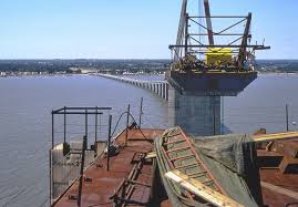 Vue Spectaculaire De L Interieur Du Chantier De Construction Du Pont Nous Sommes En 1974 Collection Sntp Pont De Saint Nazaire Chantier De Construction Pont