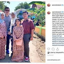 Aaron aziz ketawa sampai nangis tengok zizan buat lawak. Balik Dari Kenduri Di Indonesia Aaron Aziz Sekeluarga Dimasukkan Ke Hospital