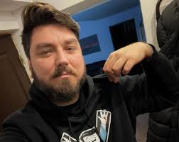 Micutzu cosmin nedelcu radu bucălae claudiu popa george adrian actori: Comediantul Micutzu Atacat Pe Calea Victoriei In Urma Unui Spectacol DuminicÄƒ SearÄƒ Video Stiri De Cluj