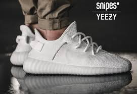So, if your toe box can bend easily, then you likely have the original yeezy cream white. Restock Adidas Yeezy 350 Boost V2 Blanche Triple White 2018