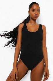 Le maillot de bain (ou le costume de bain en suisse et au québec) est un vêtement destiné à cacher certaines parties du corps lors de la pratique de la natation, de la baignade, de la détente au bord de l'eau (plage, bronzage…) ou, plus généralement. 6buro8321nfbbm