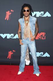 You probably already know what we're referring to. Why Lenny Kravitz Is Still A Menswear Icon Vogue