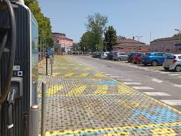 Ricarica in parcheggio (a pagamento): 12 colonnine sprecate a Lodi -  Vaielettrico