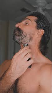 While growing the beard back out and trying to keep it looking somewhat  tidy. Used the Wahl Trimmer