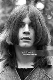 I still prefer having both. But if I could only have one, you know it would  be the neck. Maximum juice 🍊 #guitar #gibson #lespaul #nickperri #guitarist