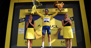 Pour le meilleur grimpeur, détenteur du maillot à pois, le gain est le même que le maillot vert, à savoir 25 000 euros pour le vainqueur du classement et 300 euros par jour passé avec la célèbre tunique. La Pression S Accroit Sur Le Tour De France Pour En Finir Avec Les Hotesses Sur Les Podiums