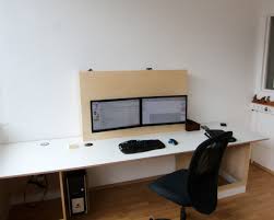 Wie kann ich am beste in einem schreibtisch den pc einbauen es ist ein gekaufter normaler schreibtisch ich habe links schubladen von unten bis oben kann ich da z.b einfach mein gehäuse reinstellen oder soll ich lieber ein benchmarkgehäuse dafür kaufen oder habt ihr noch andere ideen. Werkstatterweiterung Teil 3 Der Unterbau Fur Den Schreibtisch Holzwerkerblog Von Heiko Rech