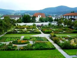 Franziskaner wirtshaus und biergarten, münchen, germany. Klostergarten Der Franziskaner Bewahrung Der Schopfung