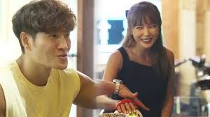 He was paired with beautiful guests or cast members in variety shows and those pairings often hong jin young and kim jong kook received the 2018 sbs entertainment award for best couple. Kim Jong Kook Hong Jin Young Enjoy A Vacation Date With Friends On My Ugly Duckling Allkpop