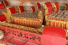 Memainkan kendang secara sederhana adalah bagian yang ditepak adalah sisi kanan dan kiri yang terbuat dari kulit hewan. 10 Jenis Alat Musik Bali Yang Perlu Kamu Ketahui Bukareview
