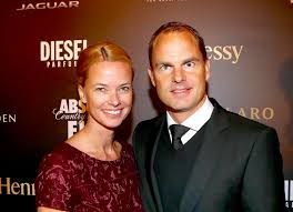 Nome no país de origem: Frank De Boer Misschien Kan Ik Wat Lampen Voor Mijn Vrouw Ophangen