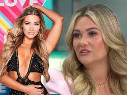 Shauna Phillips's Instagram, Twitter & Facebook