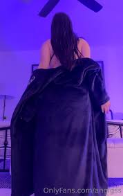 Angi Gss OnlyFans desnuda - Un vistazo a su faceta más salvaje