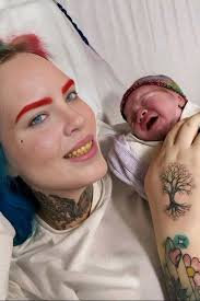 Yo capacitando al nuevo: Mírate eres debil, si quieres sobrevivir en este  trabajo necesitas maldad y sed de venganza