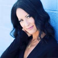 Traci Costa's Instagram, Twitter & Facebook