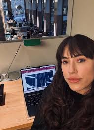 Eve Oswald's Instagram, Twitter & Facebook