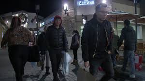 Smaller than the other bay area outlet centers, petaluma has a limited array, but more shoe stores than most. Black Friday Shoppers Scoring Deals At San Francisco Premium Outlets In Livermore Abc7 San Francisco