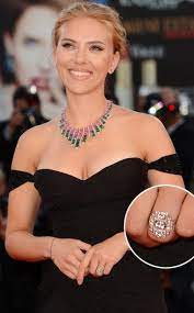 Lookalikes Scarlett Johnansson S Engagement Ring Diamonds In The Library Celebrity Engagement Rings Scarlett Johansson Art Deco Engagement Ring