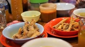 Soto sulung merupakan kuliner khas dari surabaya yang cukup terkenal. Ceker Dan Kepala Ayam Jangan Lupa Photo De Soto Ayam Lamongan Cak Har Surabaya Tripadvisor