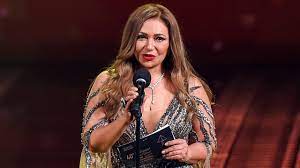 حفله الاهرام | موقف محرج جداُ لمقدمة الحفل عند تقديم الفنانة ليلي علوي لأنها لم تأتي بسبب! Ù„ÙŠÙ„Ù‰ Ø¹Ù„ÙˆÙŠ ØªÙ†Ø¹Ù‰ Ø²ÙˆØ¬Ø§ Ø§Ù†ÙØµÙ„Øª Ø¹Ù†Ù‡ ÙÙŠ Ù‡Ø¯ÙˆØ¡ ÙˆÙ†Ø¬ÙˆÙ… ÙŠÙˆØ¯ Ø¹ÙˆÙ† Ù…Ù†ØµÙˆØ± Ø§Ù„Ø¬Ù…Ø§Ù„ Ø¨ØªØ£Ø«Ø± Ø­ÙŠØ§ØªÙ†Ø§ Ù…Ø´Ø§Ù‡ÙŠØ± Ø§Ù„Ø¥Ù…Ø§Ø±Ø§Øª Ø§Ù„ÙŠÙˆÙ…
