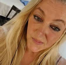 Can someone please help and point me in the right direction. I'm looking  for a part time side job that doesn't have much manual labor like lifting  or climbing due to many