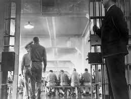 Birdman of alcatraz depicts a fictionalized version of the life of robert stroud, a real prisoner who served a life sentence in various american prisons, including alcatraz. Hochsicherheitsgefangnis Alcatraz Der Spiegel