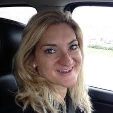 Amanda Dorris's Instagram, Twitter & Facebook