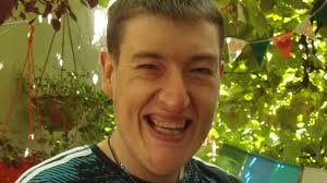 Una enfermedad “rara” afecta sus músculos y aprendió a superar sus límites:  nadó 8 km y ahora quiere cruzar el Río de la Plata