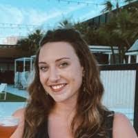 Amanda Vigue's Instagram, Twitter & Facebook