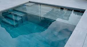 Piscines Carre Bleu L Piscine Familiale En Carrelage Avec Escalier Banquette Sur Mesure Escalier Piscine Piscine Amenagement Paysager Piscine Carre