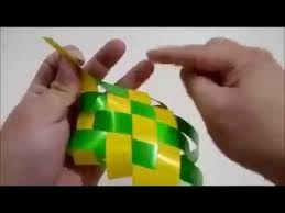 Hasilnya tentu tidak kalah cantik dengan bahan dari besi, plastik, dan kayu. Tutorial Membuat Ketupat Dari Pita Jepang Id Lif Co Id