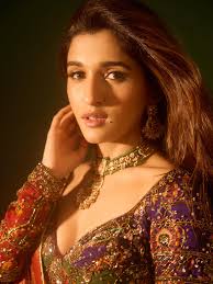 Spinning into the rhythm of Navratri ✨ . . Styled by : @cosmo_bydivya  Outfit : @aayushimaniarofficial Jewellery: @whiteroseindia . . Navratri  garba night ❤️