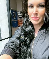 Check out the TikkyTokky for a better view. 😂