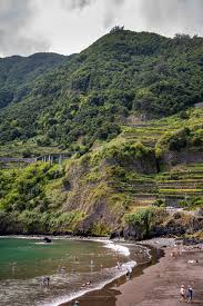 Even nowadays, one of the many charms of seixal is its serenity allied to a landscape painted with the green of the mountains and the crystal blue of the sea. Madeira 11 Dinge Die Du Machen Musst Ronnyrakete De