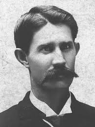 Amos Gee's Instagram, Twitter & Facebook