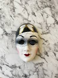 Escultura de máscara de mujer teatral pintada a mano de la década de 1980