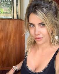 FOTOT/ Më e "nxehtë" se kurrë, Wanda poston fotot provokuese në Instagram